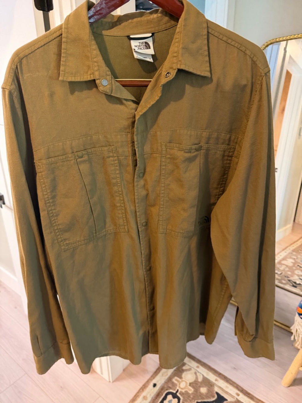 Vented North Face Men's Lightweight Button-Up Shirt - Olive Green
